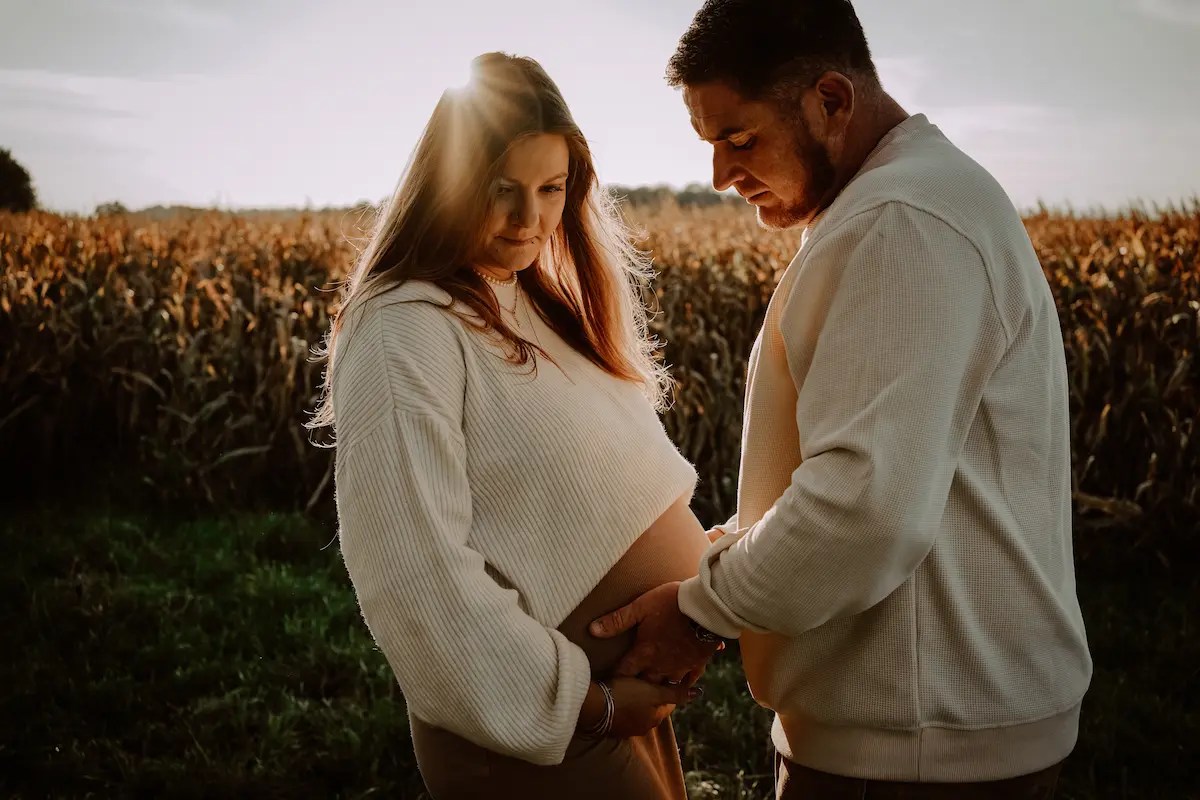 Photographe grossesse Haut-Rhin en lumière naturelle