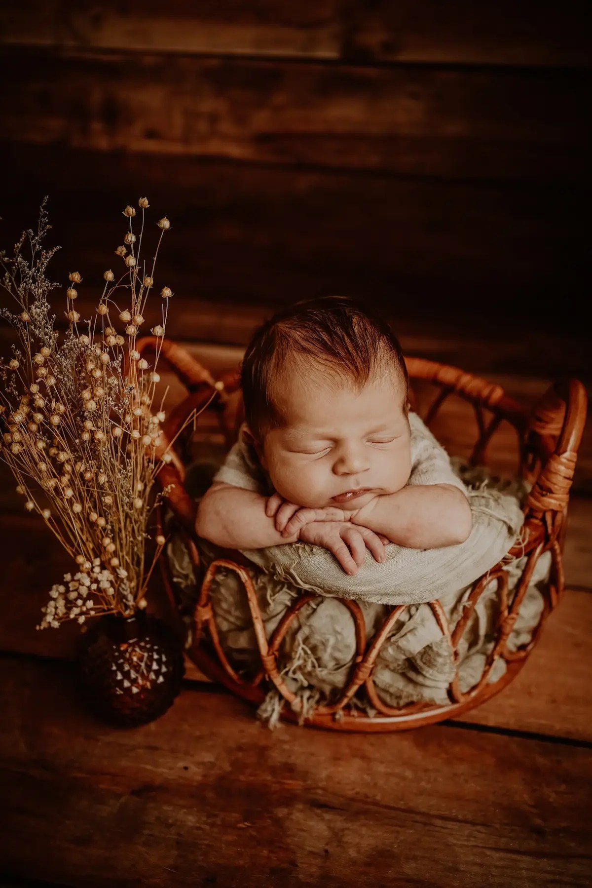 Photo de nouveau-né endormi réalisée par ABC Pix à Spechbach (68)